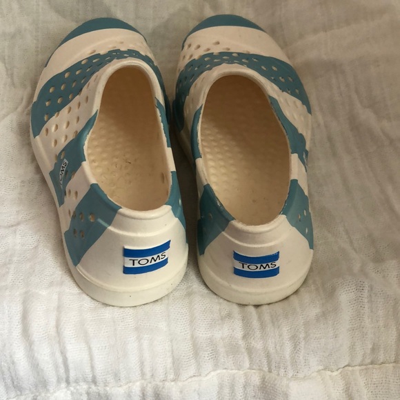 TOMS - Picture 2 of 3